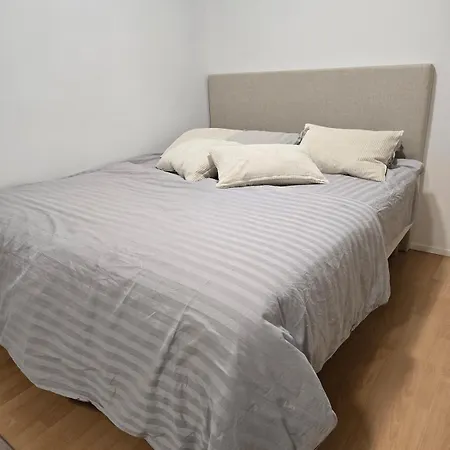 Rauhallinen Ja Viihtyisae Asunto 4 Erillisaenkyae Apartment